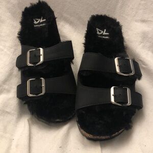 Dirty Laundry women’s time out fur lines sandals Size 38 7-7.5